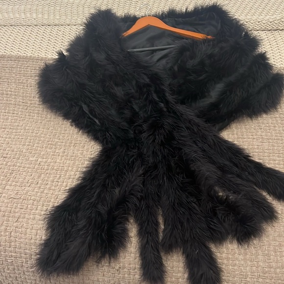 Black feathers shawl - Picture 4 of 13